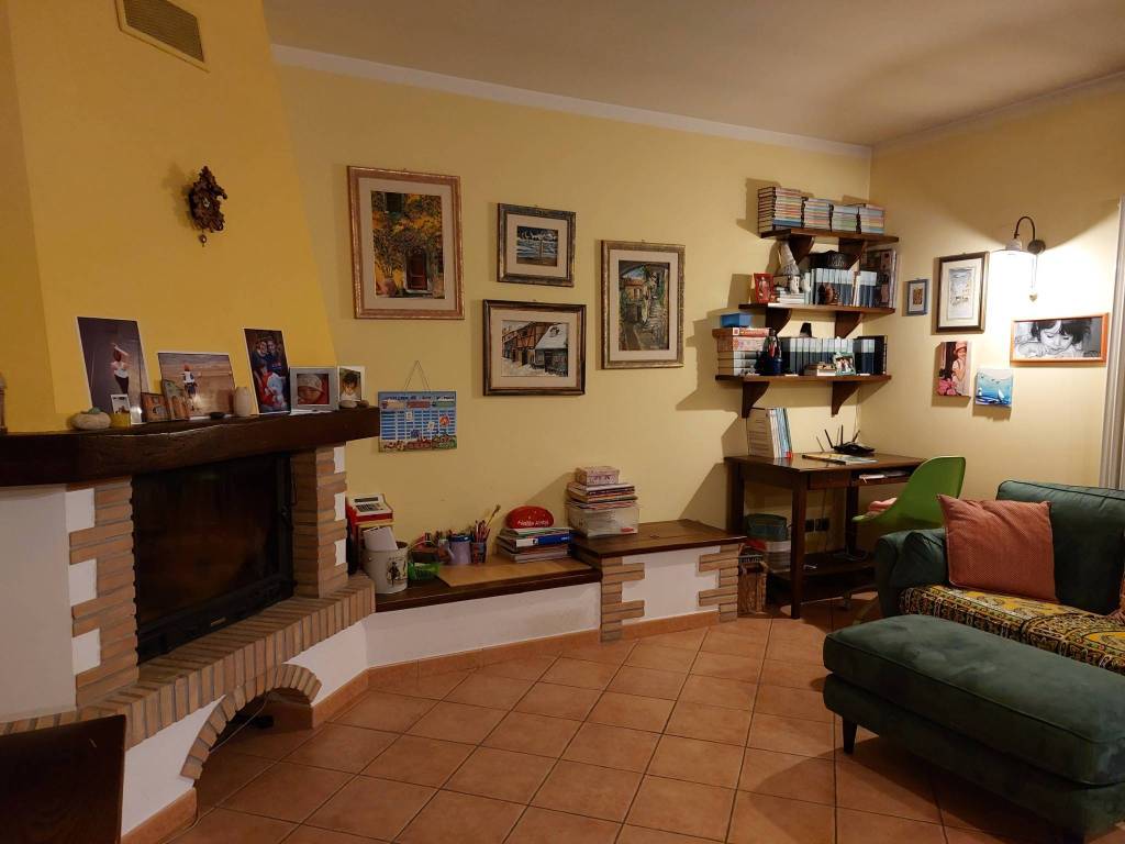 appartamento in vendita a Camerino in zona Strada