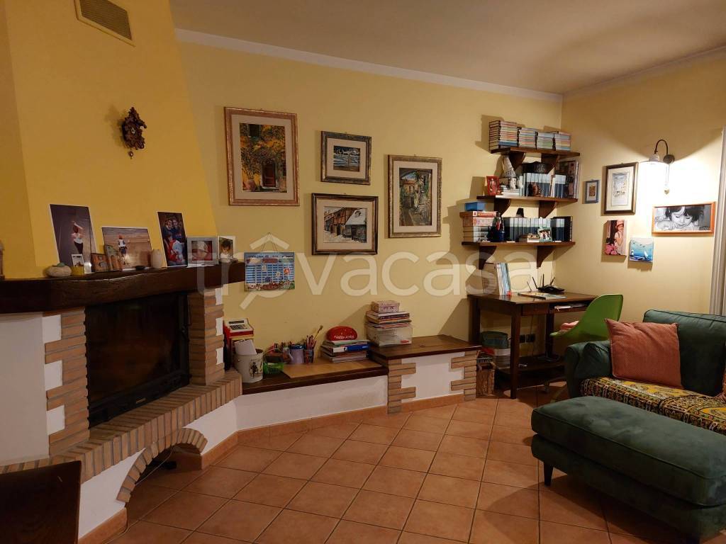 appartamento in vendita a Camerino in zona Strada