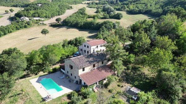 casa indipendente in vendita a Camerino in zona Casale