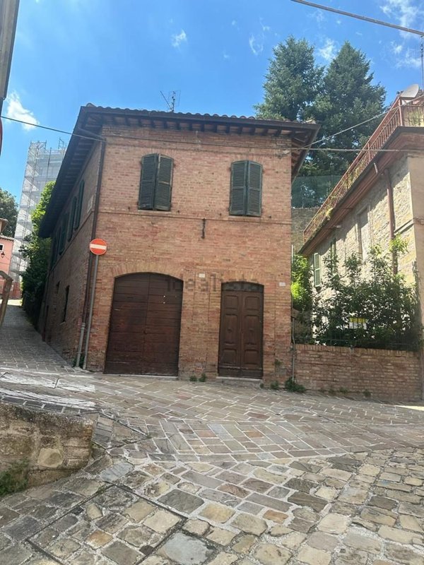 appartamento in vendita a Camerino in zona Varano