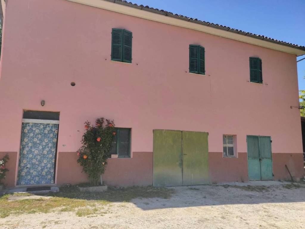 casa indipendente in vendita a Camerino in zona Casale
