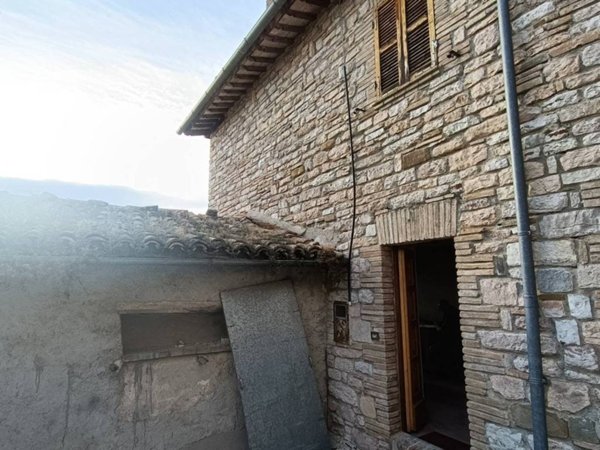 appartamento in vendita a Camerino in zona Polverina