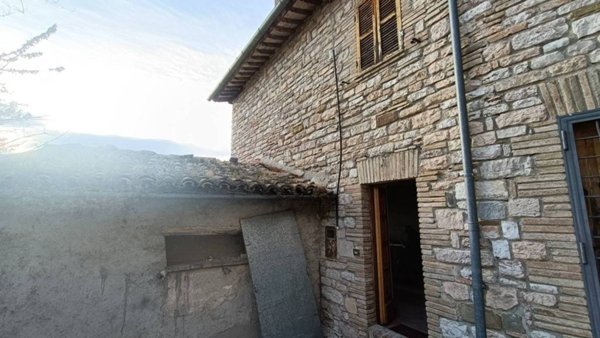 appartamento in vendita a Camerino in zona Polverina