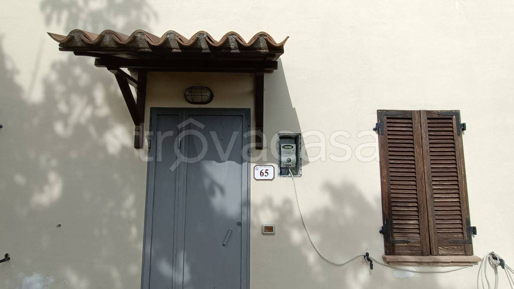 casa indipendente in vendita a Camerino in zona Strada