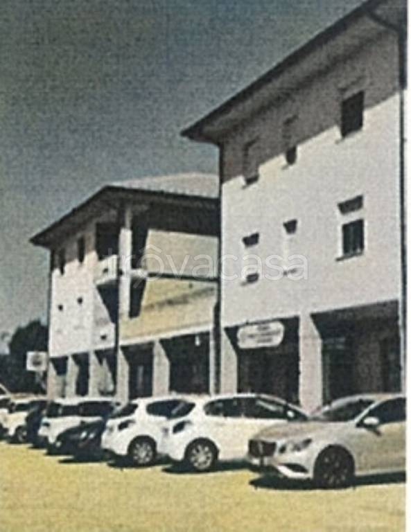 locale commerciale in vendita a Camerino