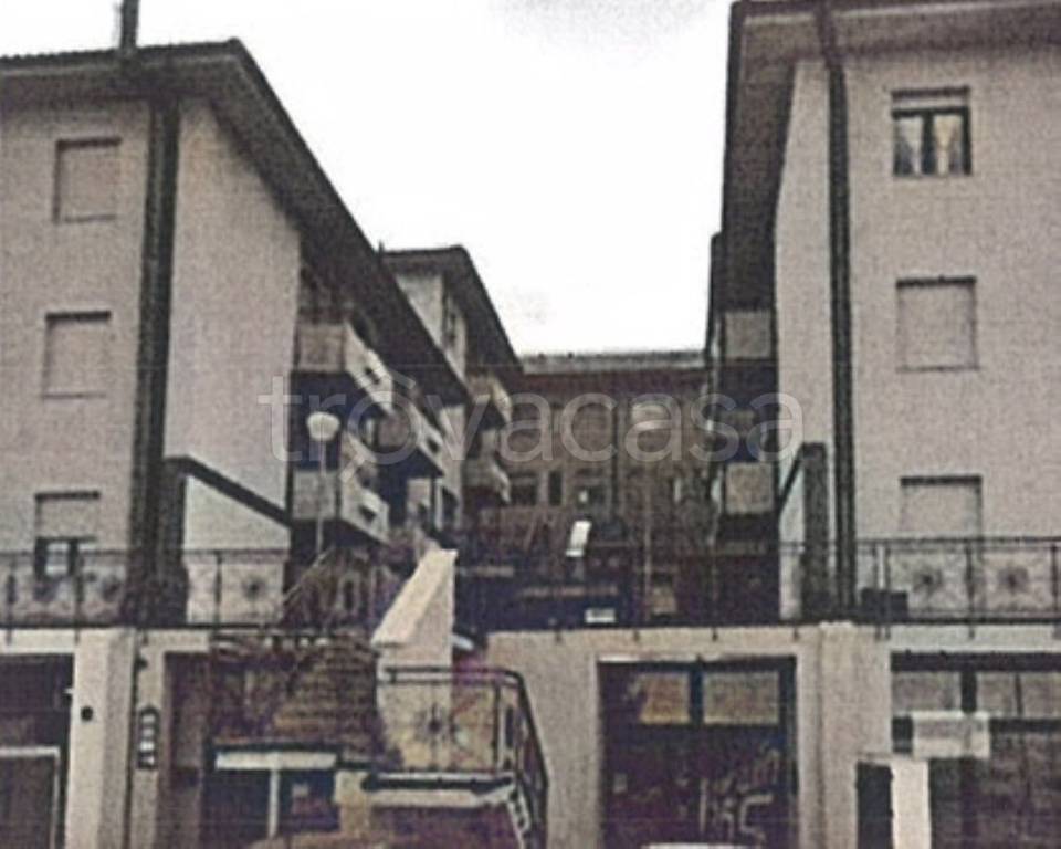 locale commerciale in vendita a Camerino