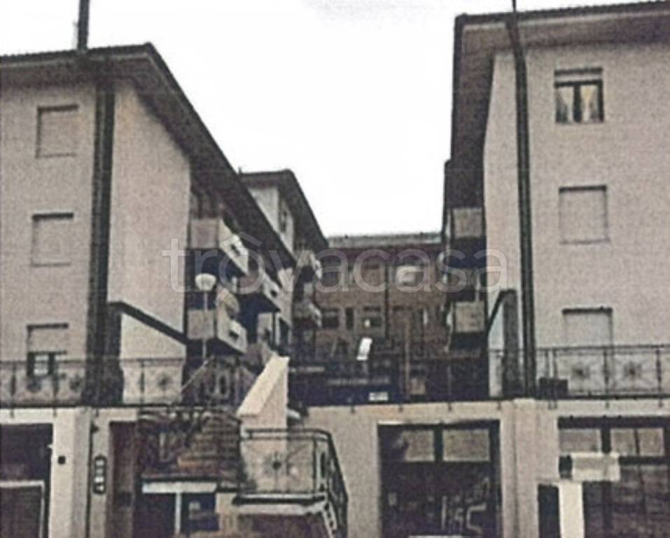 locale commerciale in vendita a Camerino