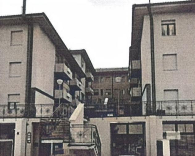 locale commerciale in vendita a Camerino