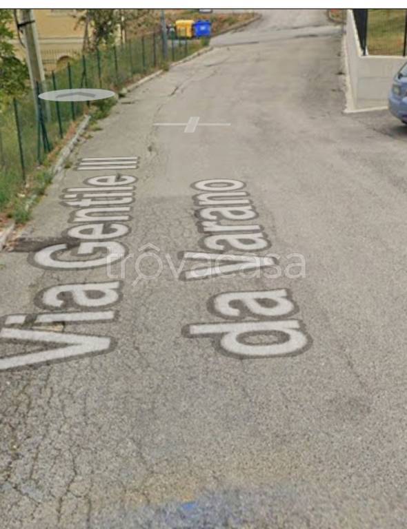 locale commerciale in vendita a Camerino in zona Varano