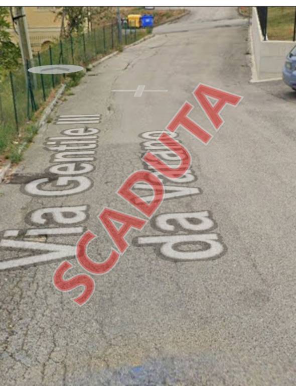 locale commerciale in vendita a Camerino in zona Varano