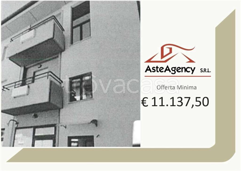 casa indipendente in vendita a Camerino