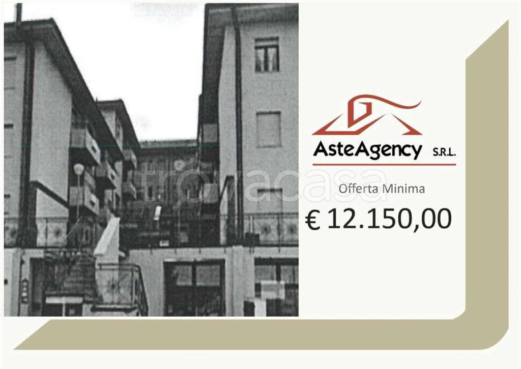 casa indipendente in vendita a Camerino