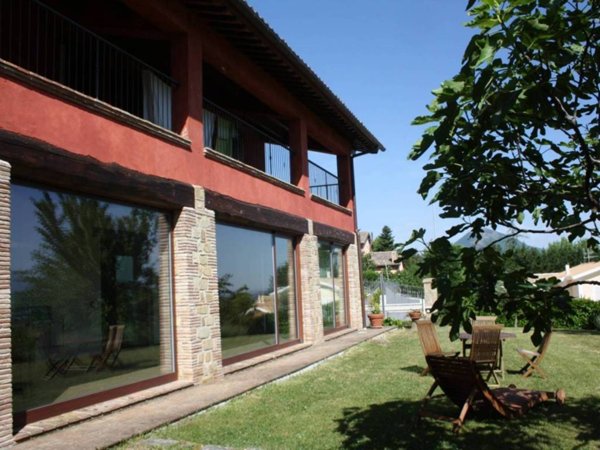 casa indipendente in vendita a Camerino