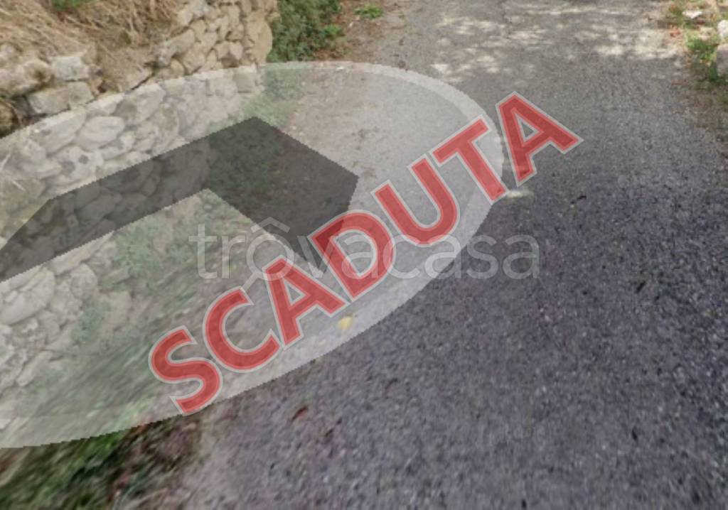 casa indipendente in vendita a Camerino in zona Palentuccio