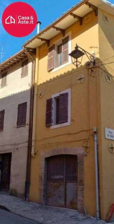 appartamento in vendita a Camerino in zona Strada