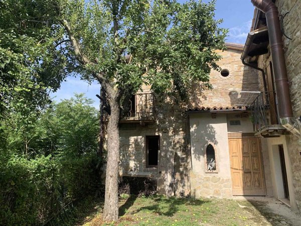 pentavano in vendita a Camerino