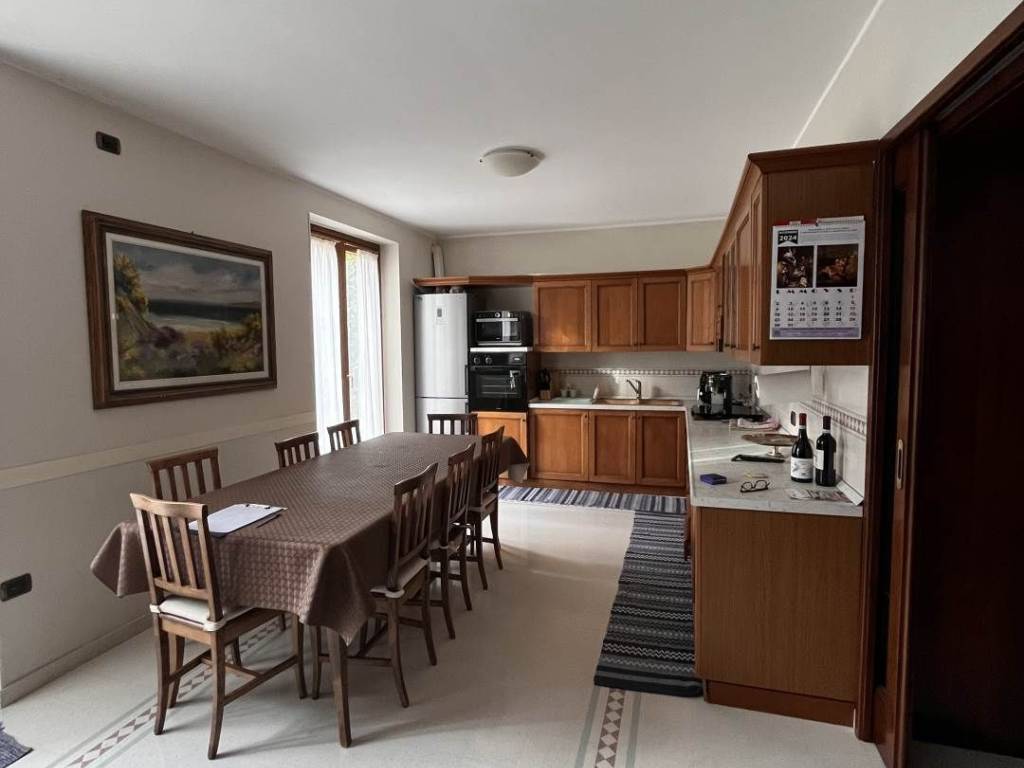 casa indipendente in vendita a Camerino