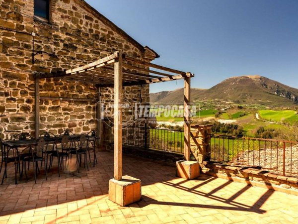 appartamento in vendita a Camerino in zona Varano