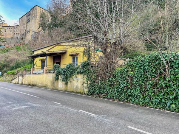 negozio in vendita a Camerino