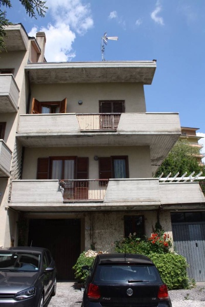 casa indipendente in vendita a Camerino in zona Varano