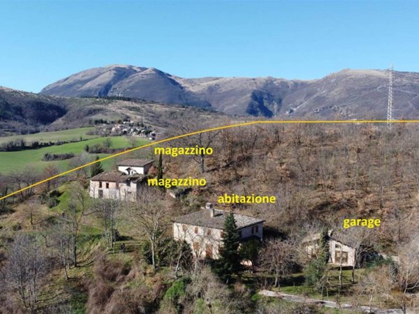 casa indipendente in vendita a Camerino in zona Casale