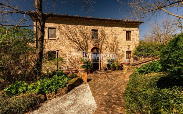 casa indipendente in vendita a Camerino in zona Casale