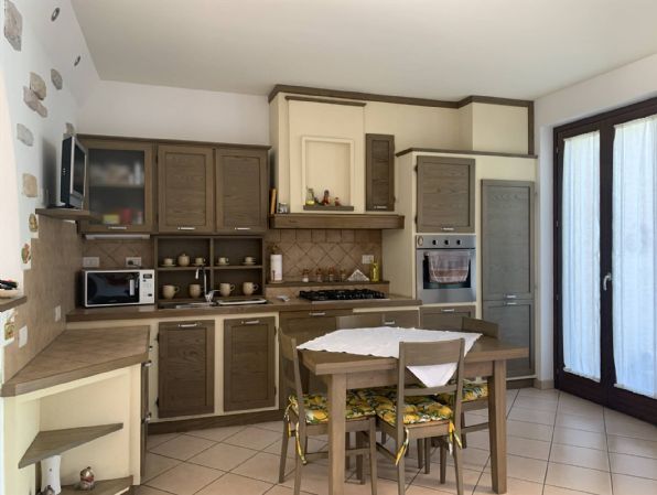 casa indipendente in vendita a Camerino