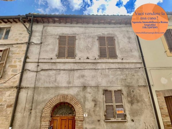 casa indipendente in vendita a Camerino