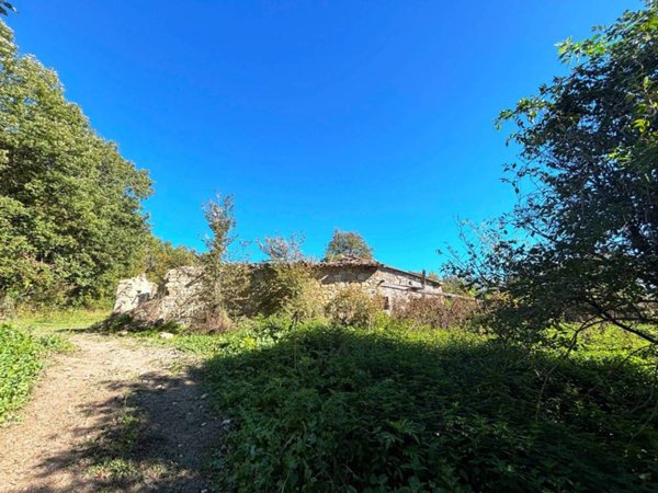 casa indipendente in vendita a Camerino in zona Casale
