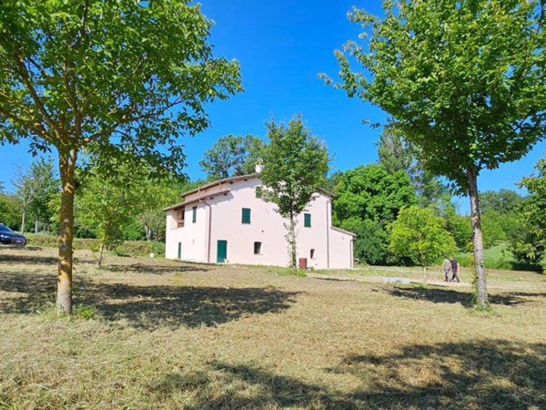 casa indipendente in vendita a Camerino in zona Casale