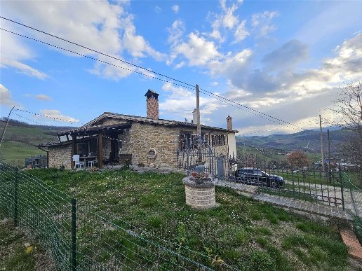 appartamento in vendita a Camerino in zona Arcofiato