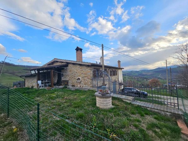 appartamento in vendita a Camerino in zona Arcofiato