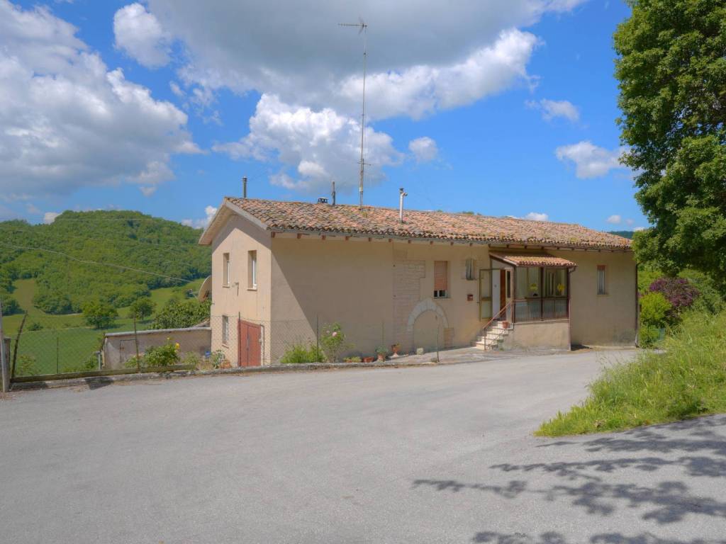 appartamento in vendita a Camerino in zona Capolapiaggia