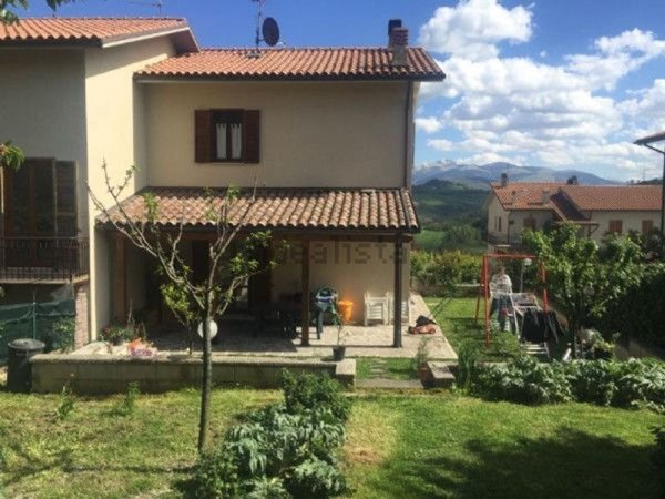 appartamento in vendita a Camerino in zona Varano