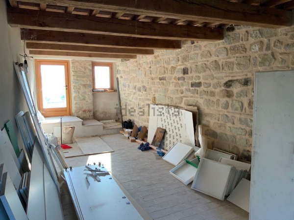 casa indipendente in vendita a Camerino in zona Mergnano San Savino