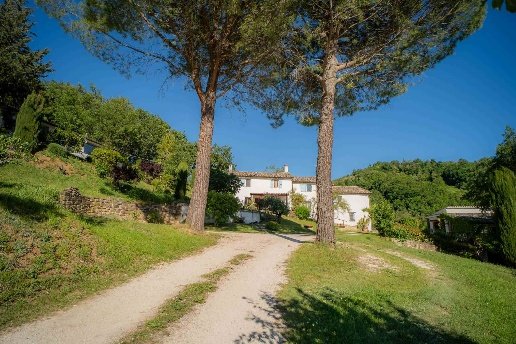 casa indipendente in vendita a Camerino in zona Tuseggia