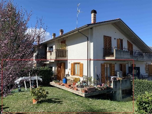 appartamento in vendita a Camerino in zona Caselle
