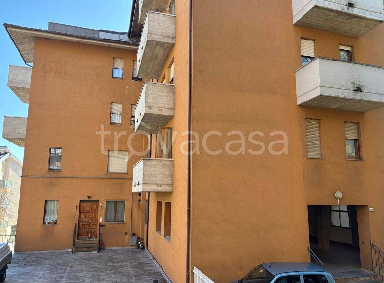 appartamento in vendita a Camerino in zona Varano