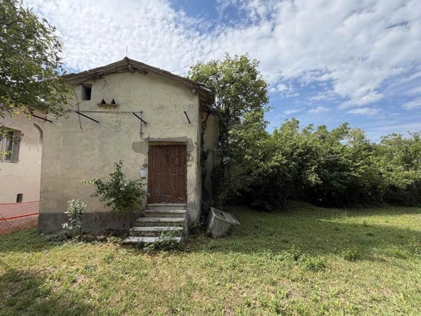 casa indipendente in vendita a Camerino in zona San Marcello