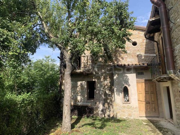 casa indipendente in vendita a Camerino