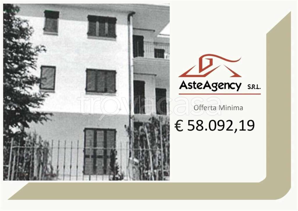 appartamento in vendita a Camerino in zona Varano