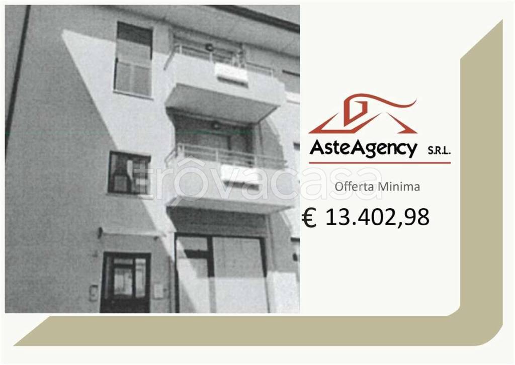 casa indipendente in vendita a Camerino in zona Varano