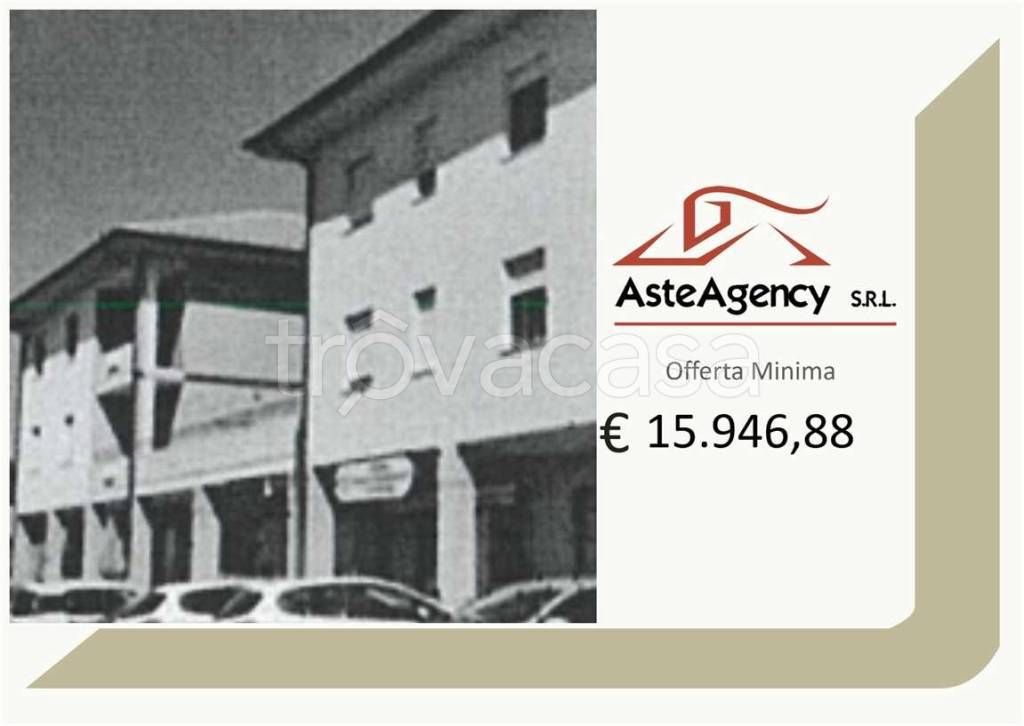 casa indipendente in vendita a Camerino in zona Varano