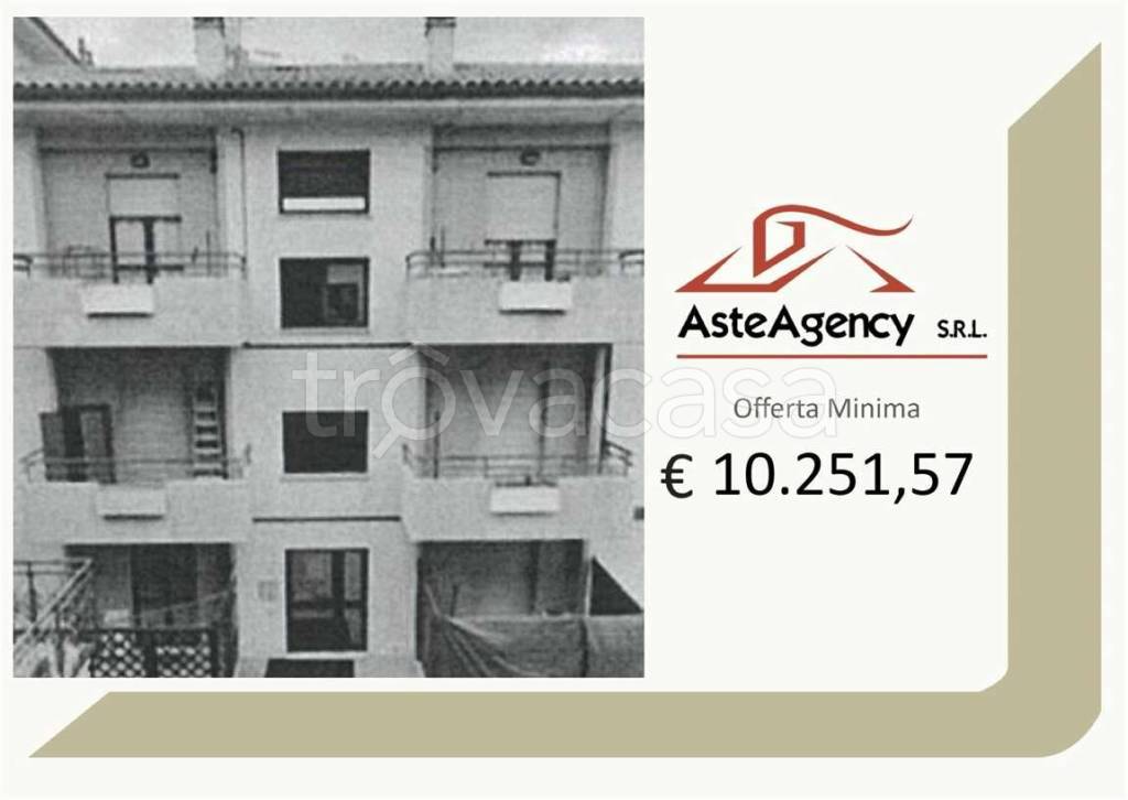 appartamento in vendita a Camerino in zona Varano