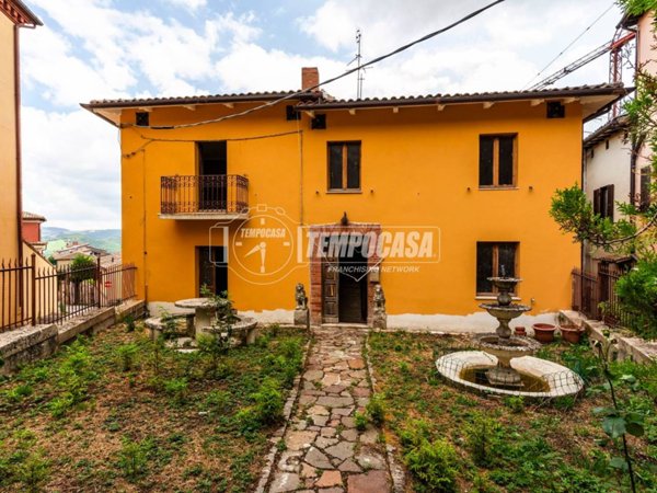 appartamento in vendita a Camerino in zona Varano