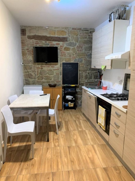casa indipendente in vendita a Camerino in zona Varano