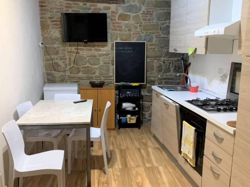 casa indipendente in vendita a Camerino in zona Varano