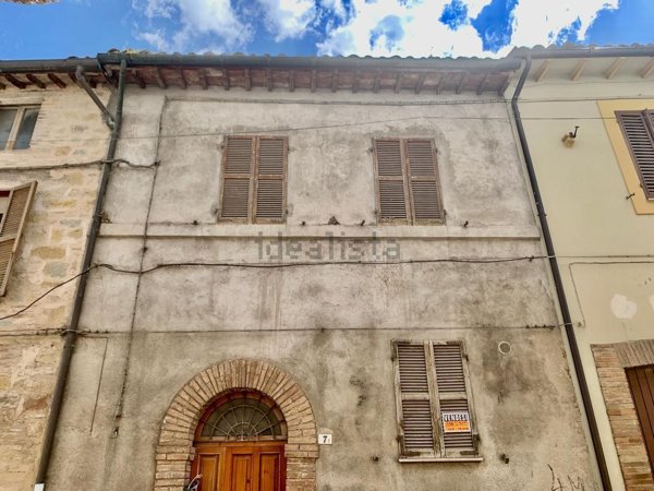 appartamento in vendita a Camerino in zona Varano