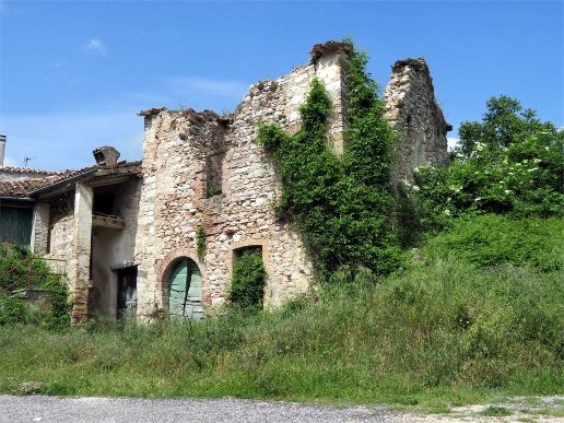 casa indipendente in vendita a Camerino in zona Palentuccio