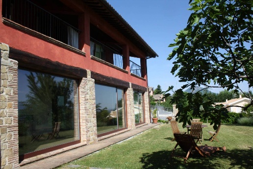 casa indipendente in vendita a Camerino in zona Varano